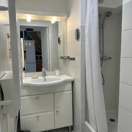 T3 Climatise 40m2 Piscine Parking Prive 2 Secteur Falaises 50 M De La Proche Centre-port 4 Personnes Apartment